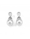 Teardrop-shaped pearl earrings